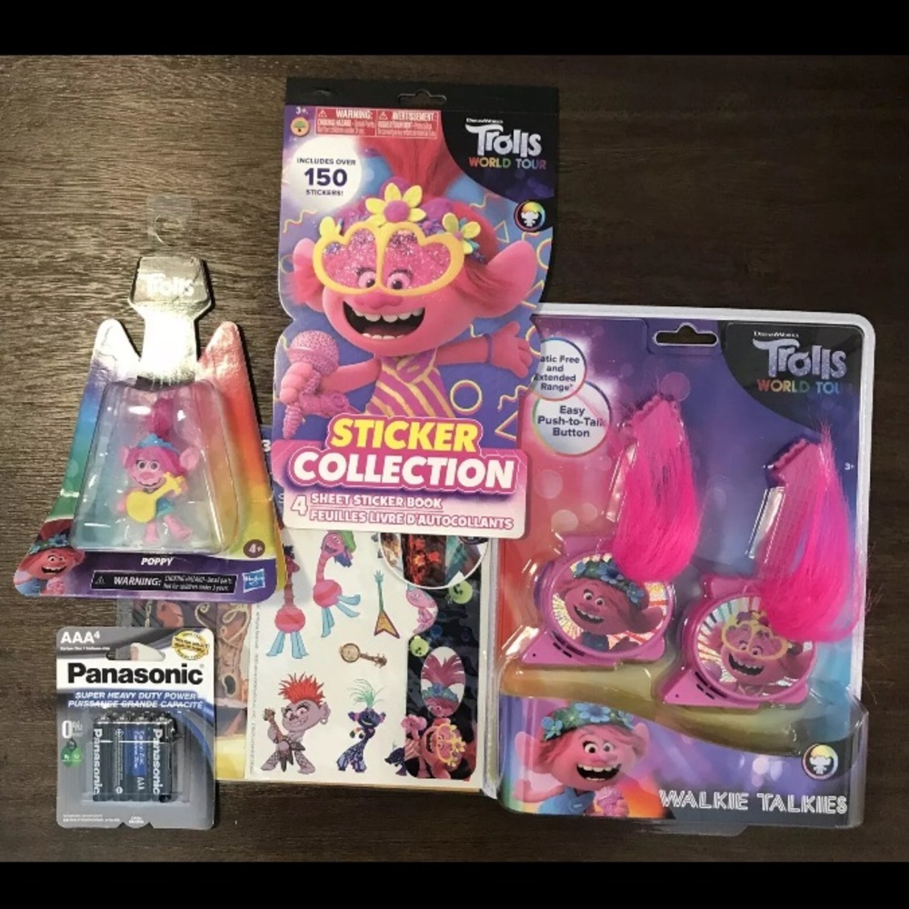Trolls World Tour Poppy Bundle (Walkie Talkies, Batteries, Mini Fig, Stickers)